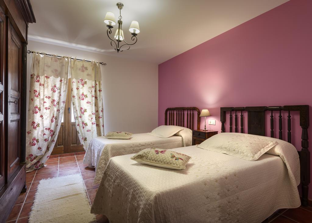 Hostal Paloma Ansó Habitación foto