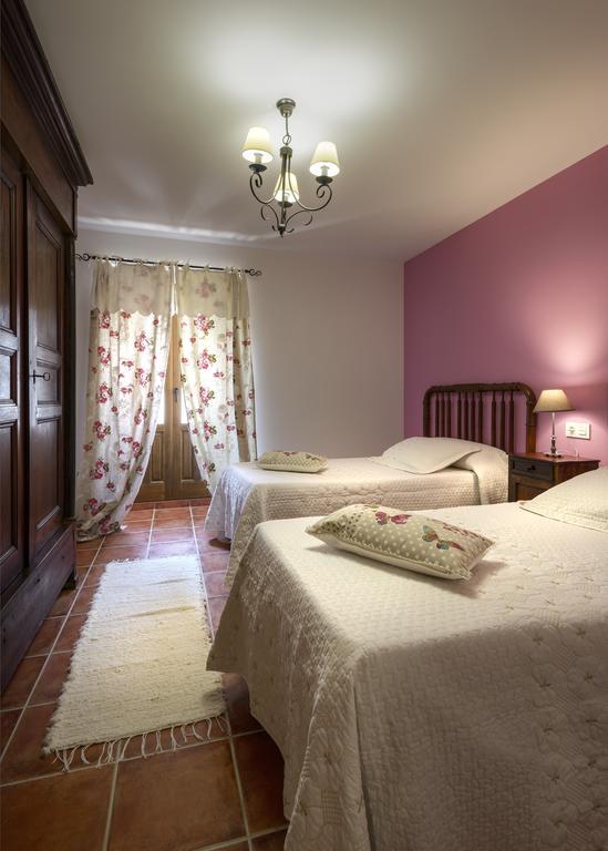 Hostal Paloma Ansó Habitación foto