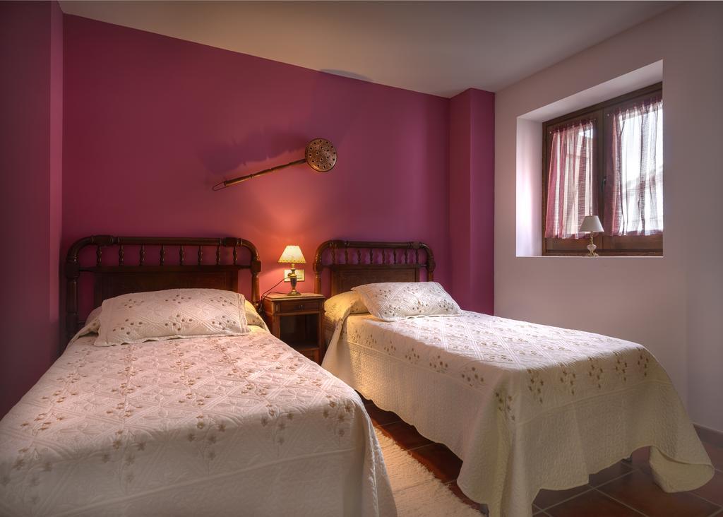Hostal Paloma Ansó Habitación foto